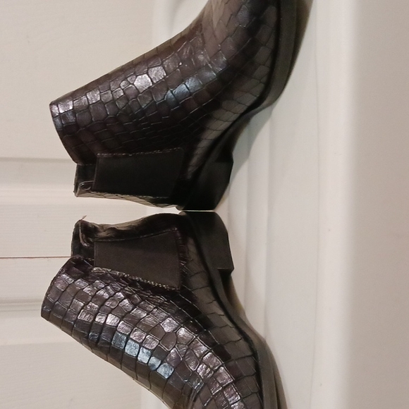 Stelle Monelle pull on croc embossed leather ankle booties - size 38/7.5 - Brown - Picture 6 of 11